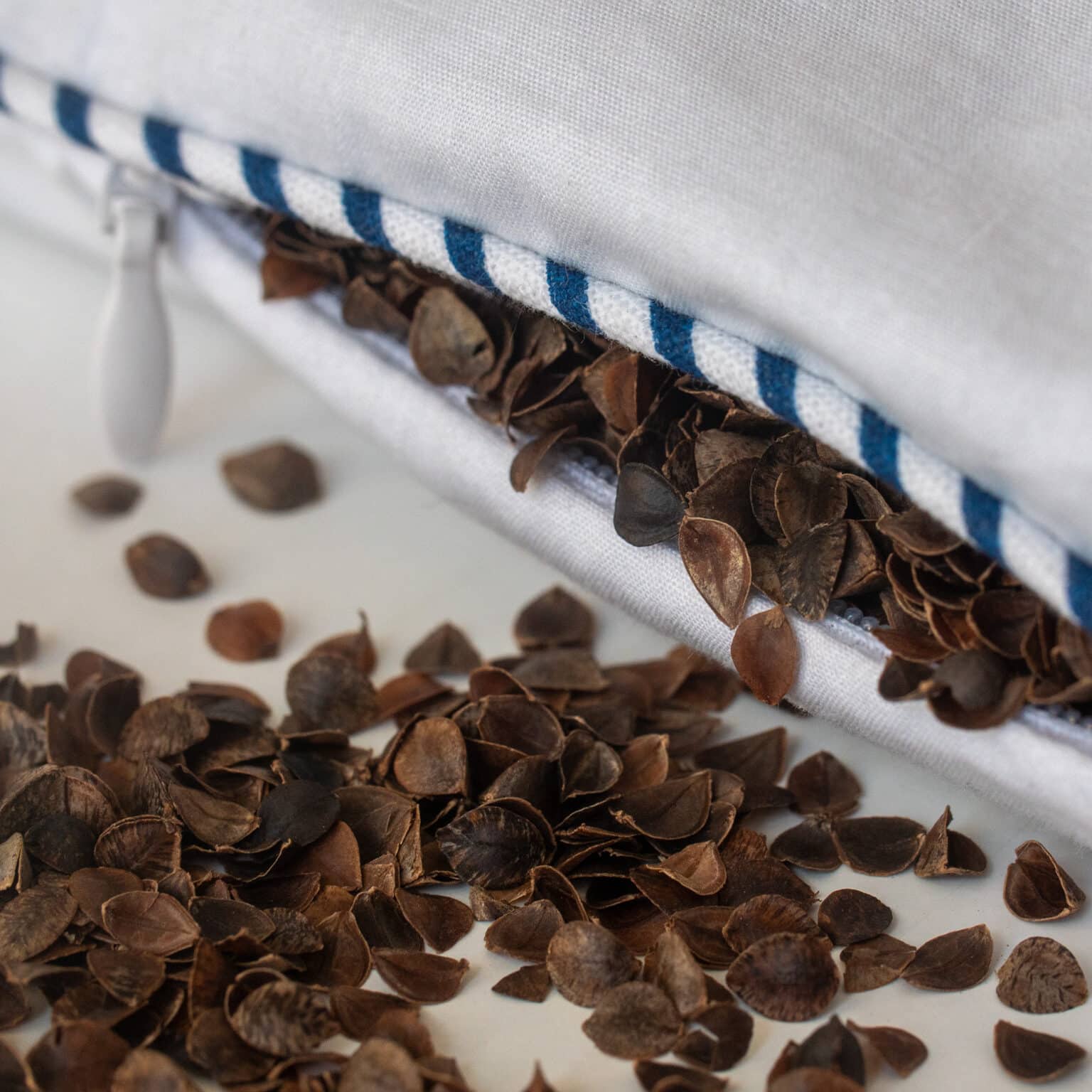 SobaNest Pillow - poduszka z łuskami gryki 7 SobaNest Pillow - poduszka z łuskami gryki PODUSZKA DETAL gryka 1