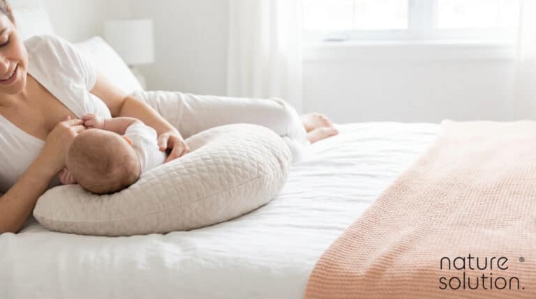 Jak karmić dziecko na leżąco? Bezpieczne techniki w 2026 roku