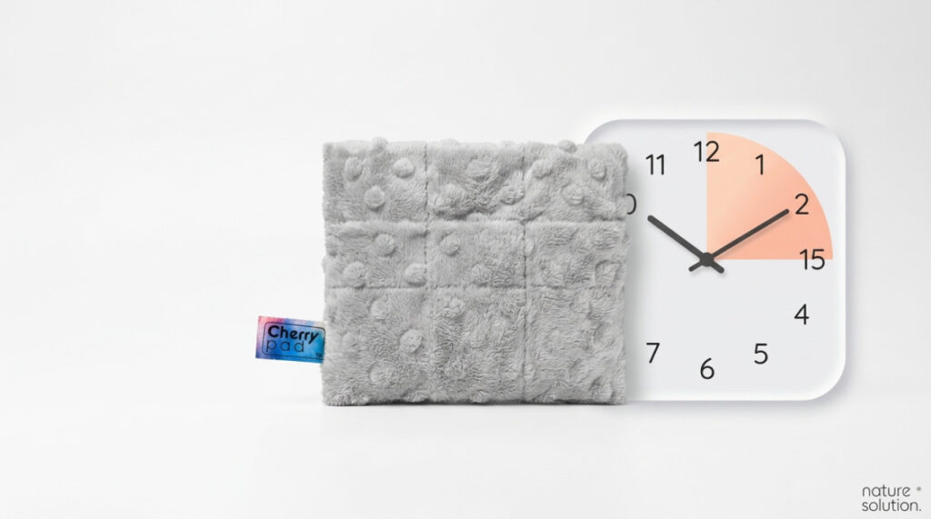 Jak długo nagrzewać termofor z pestek wiśni na kolki?