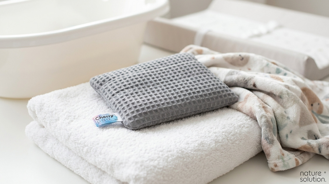 Termofor z Pestek Wiśni Cherrypad® – Wafel szary in use